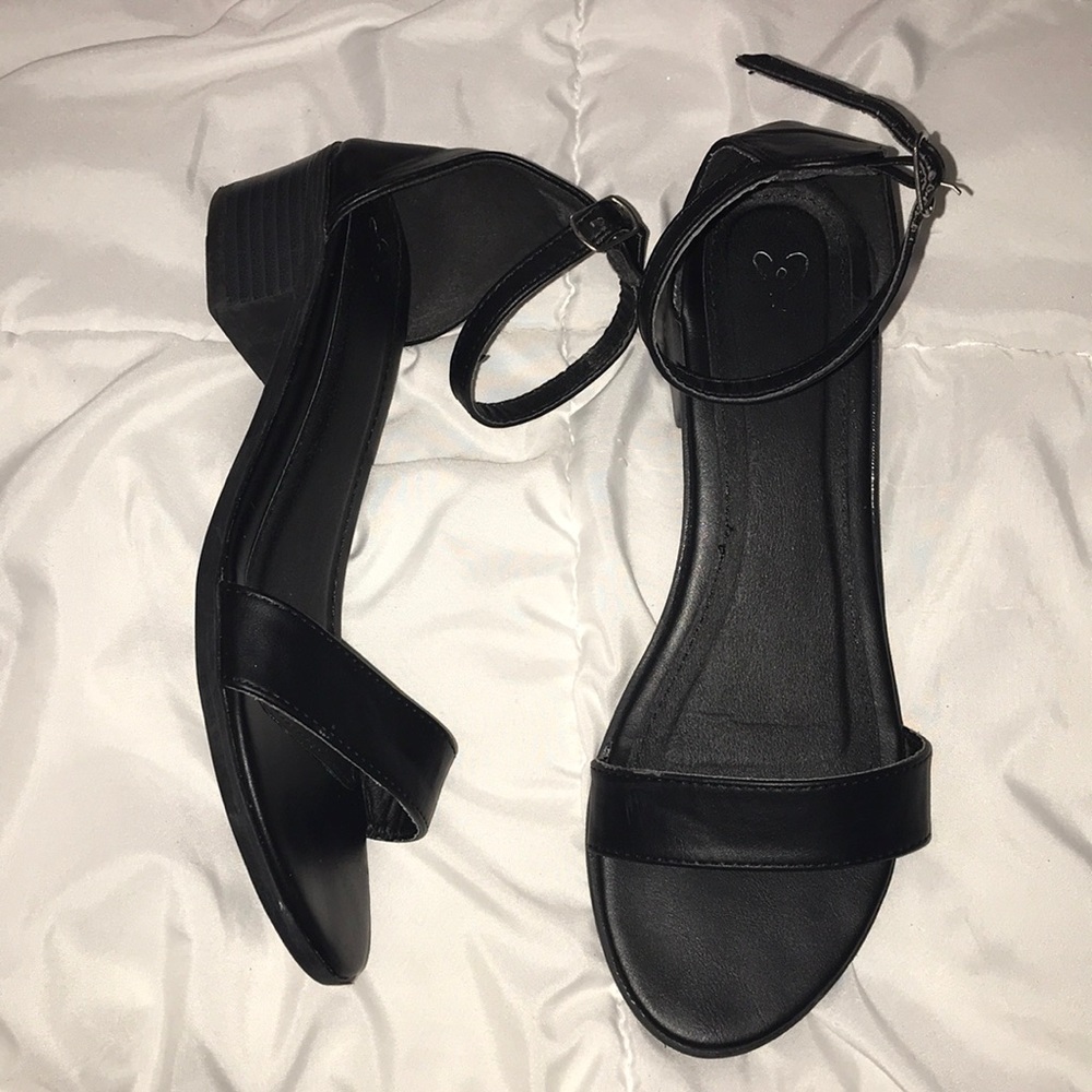 WINDSOR Black baby heels